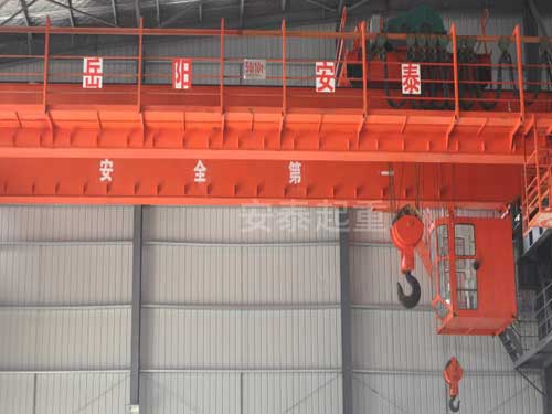 QD型16/3.2一50/10噸吊鉤橋式起重機(jī) QD型16/3.2一50/10噸吊鉤橋式起重機(jī)
